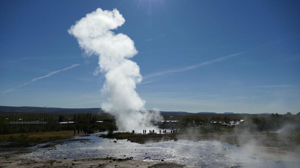 Zlatý okruh - gejzír Strokkur
