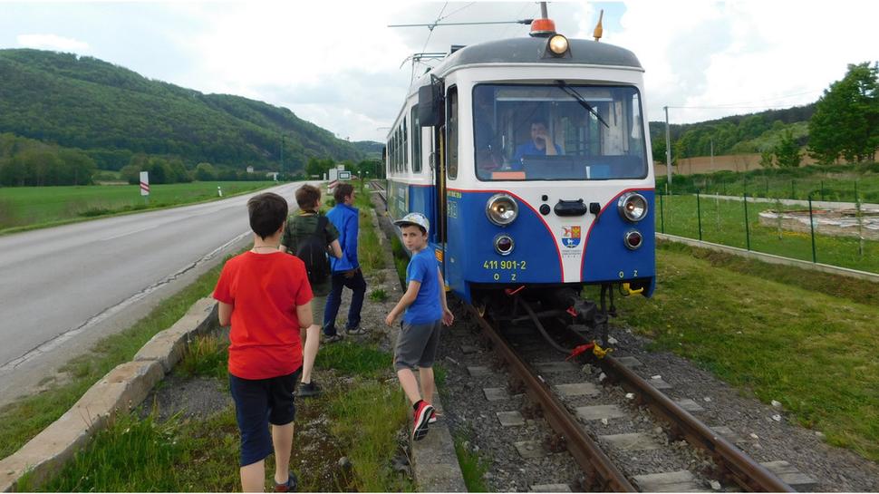 Zastavili sme aj na zastávke Kaňová, ktorá bola kedysi výhybňa .
