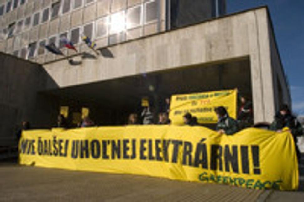 Greenpeace protestuje v Trebišove