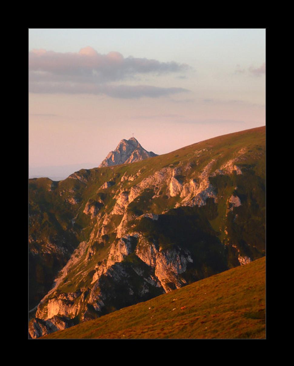 Czerwony Grbiet, Giewont