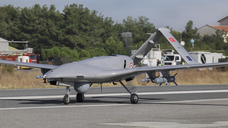 Turecký dron Bayraktar TB2, ktorý pomohol Azerbajdžanu vyhrať vojnu.