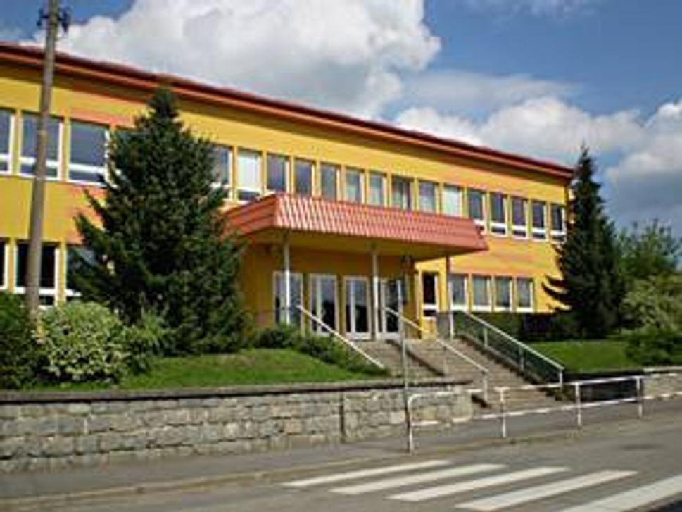 všetkým známa realita - budova školy