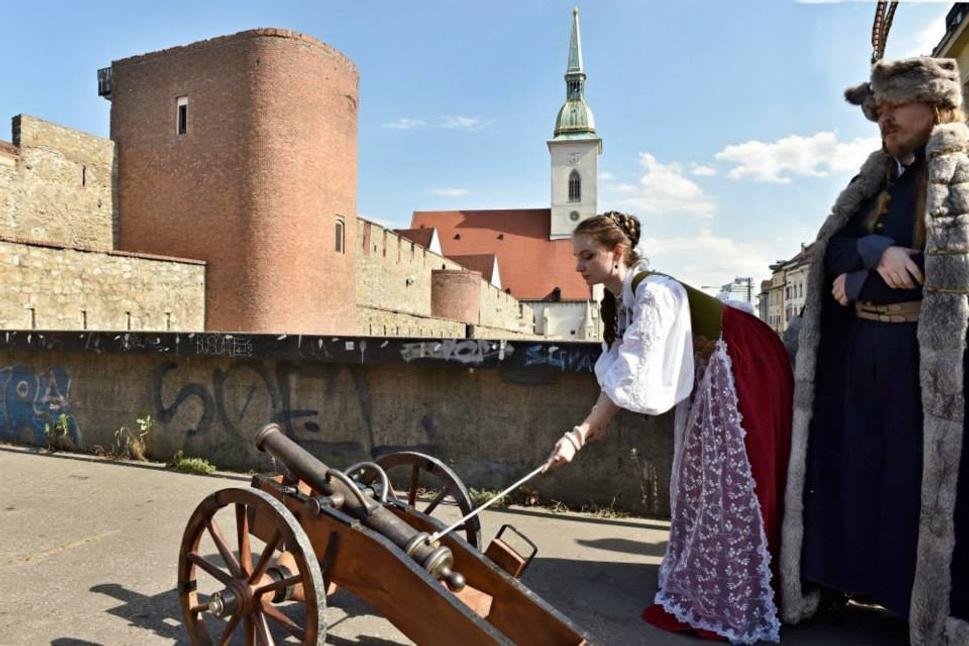Slávnostné sprístupnenie hradieb 27. júna 2014.