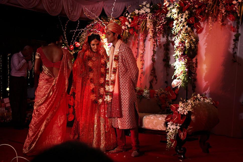 Obrázok z: http://www.buzzfeed.com/conzpreti/unique-wedding-traditions-from-around-the-world