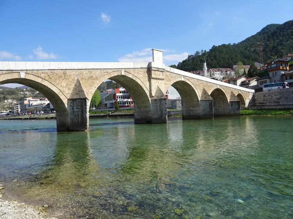 Rieka Neretva pretekajúca cez mesto Konjic