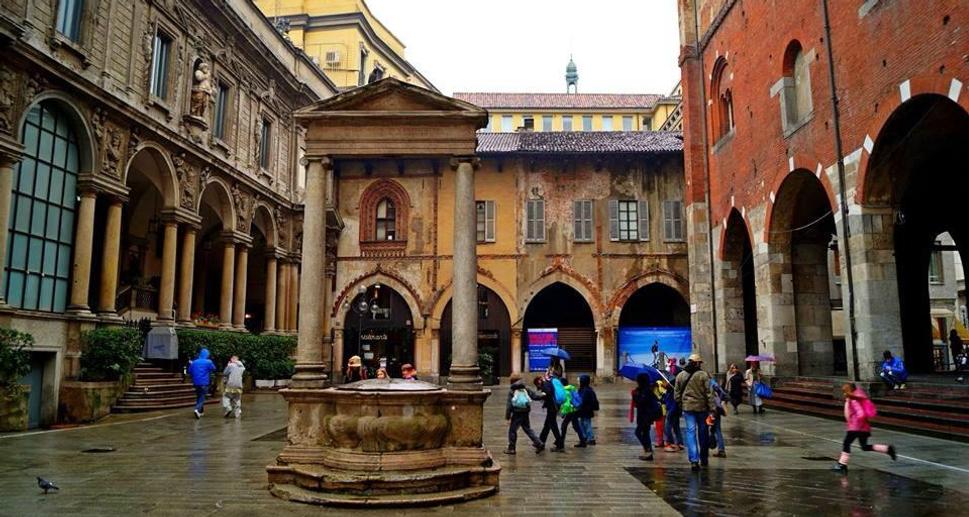 Piazza dei Mercanti alebo Námestie obchodníkov v samotnom centre Milána
