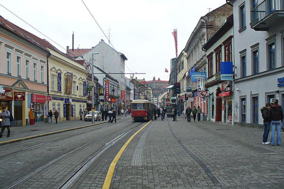 Obchodná ulica, Bratislava. Samý betón, žiadna zeleň