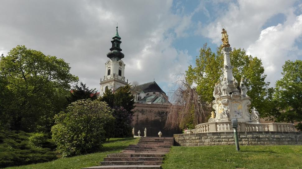 Pred Nitrianskym hradom.
