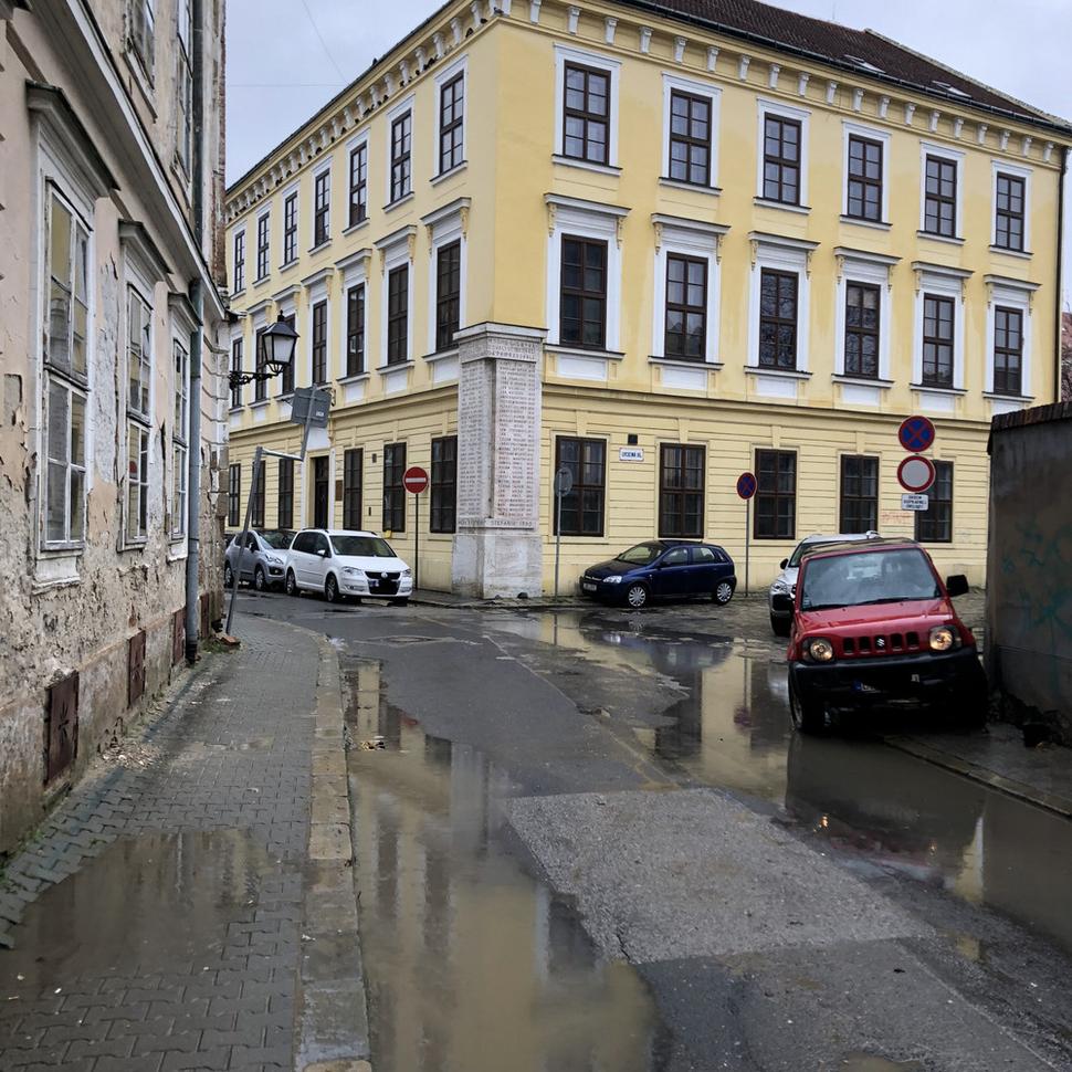 Aj takto vyzerá parkovanie v Bratislave.