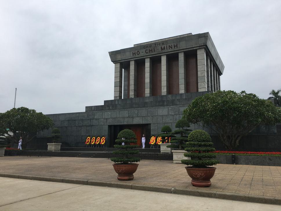 Monumentálne mauzóleum v sebe ukrýva múmiu Ho Chi Minha.