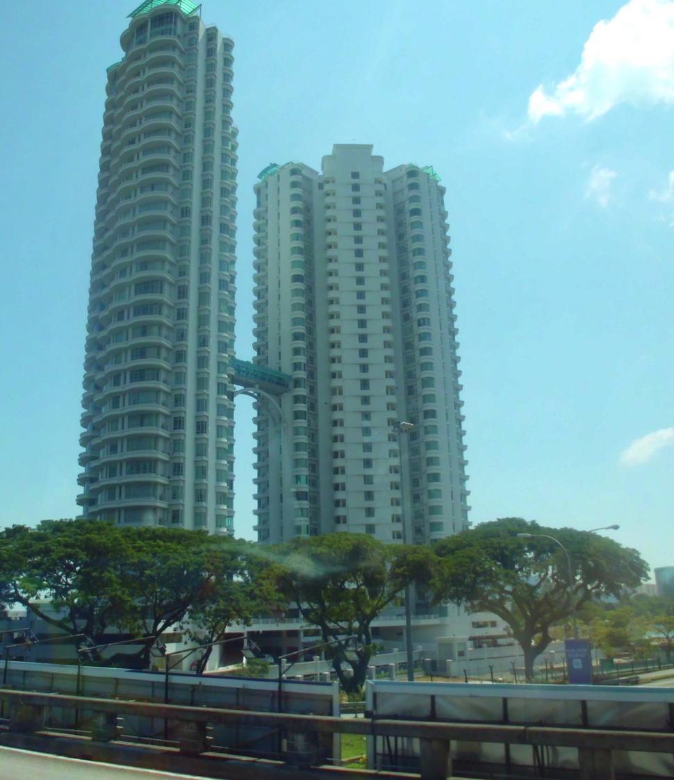 Súrodenci známych mrakodrapových dvojičiek z Kuala Lumpur