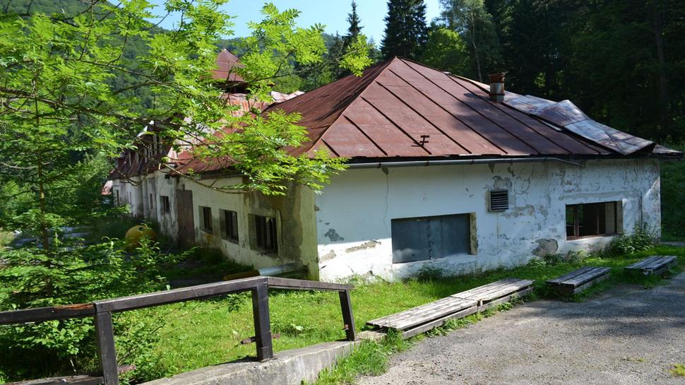 Plniareň minerálnej vody takisto mimo prevádzky.