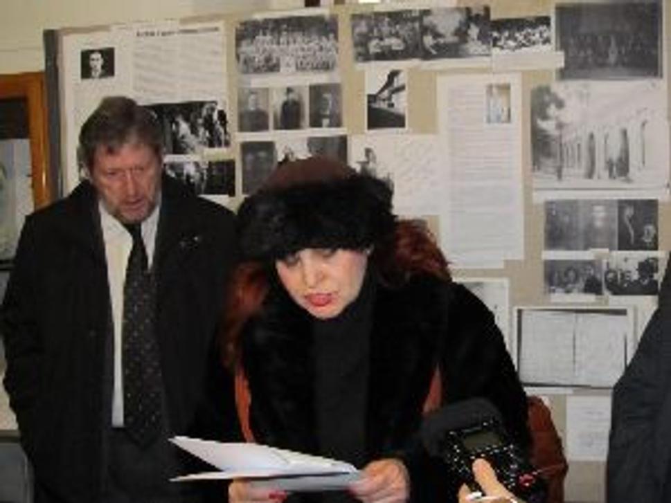 Veronika Schwarczová na vernisáži výstavy venovanú židovským spoluobčanom.