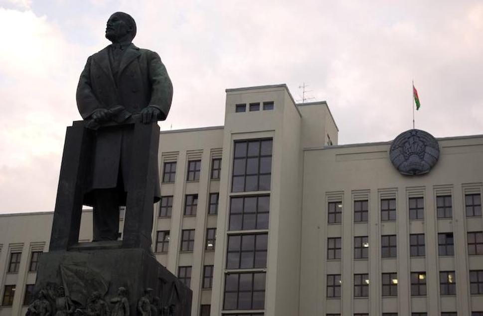 lenin pred parlamentom