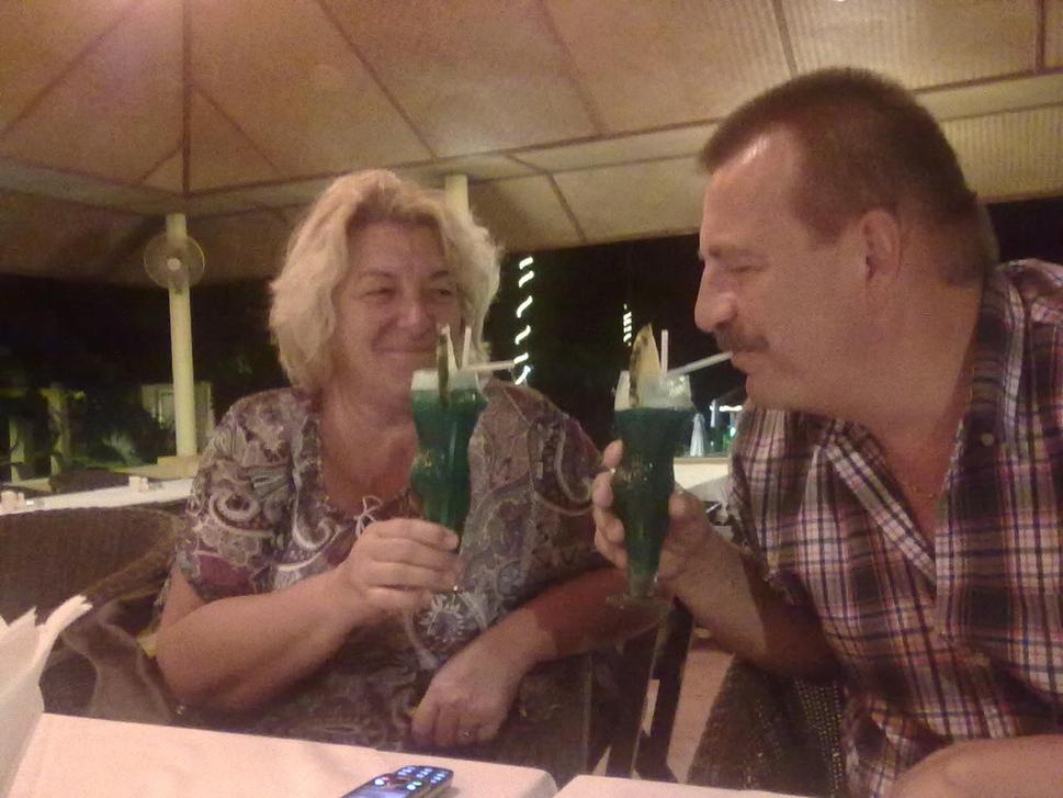 Jaro a Nasťa ....vraj to chutilo , ale vyzerá to ako brzdová kvapalina