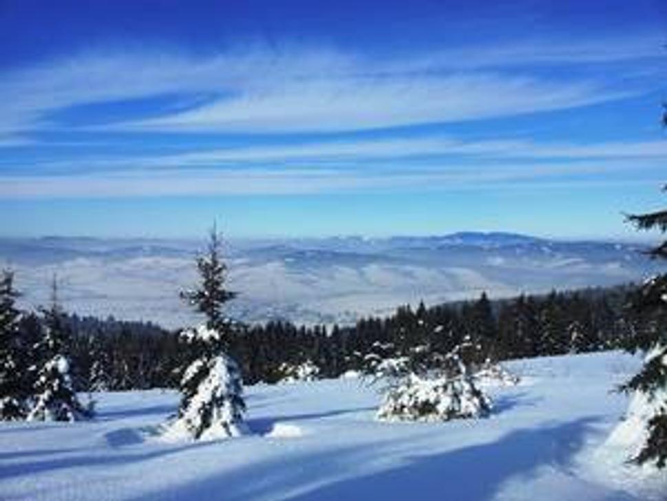 Výhľad z Oravskej Magury na Beskydy