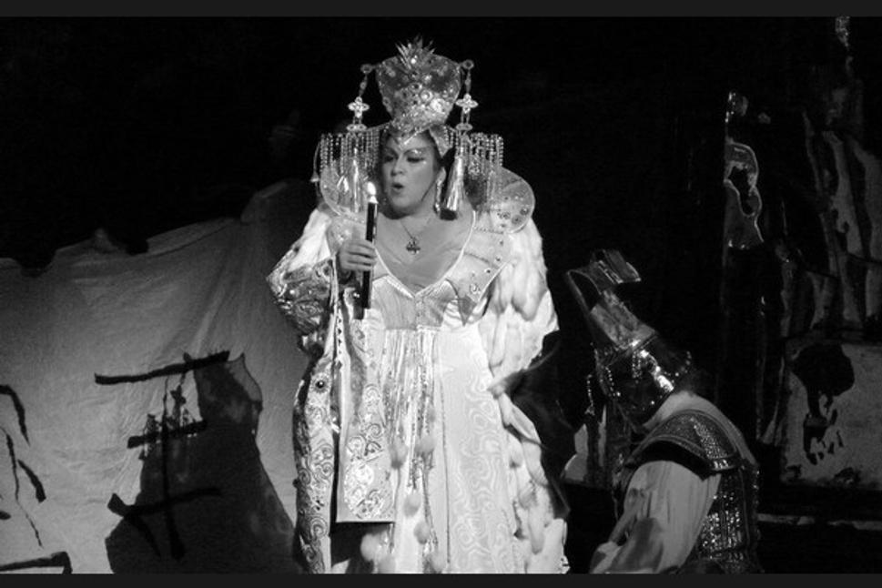 Louise Hudson ako Turandot