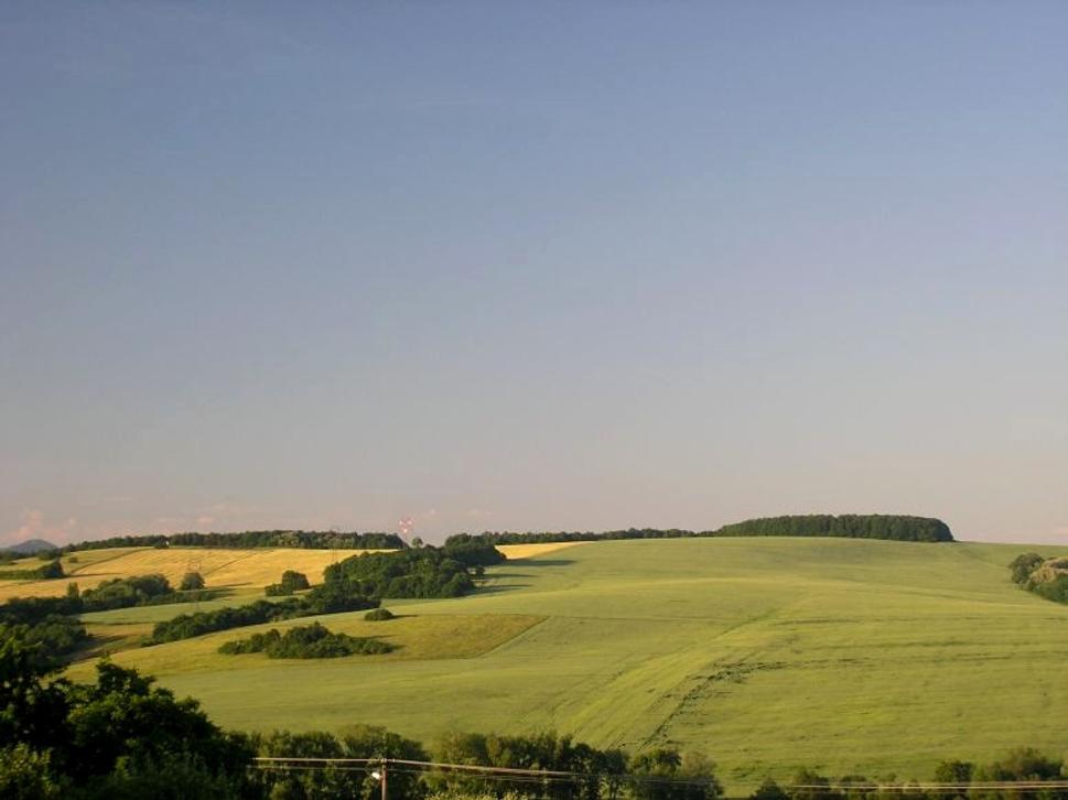 panoráma okolia Hrabovky z obce Hrabovka
