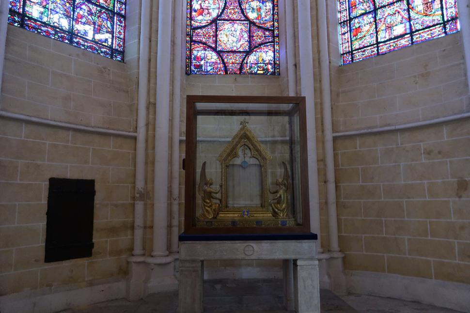 Relikviár Sancta Camisia (Rúška Panny Márie)