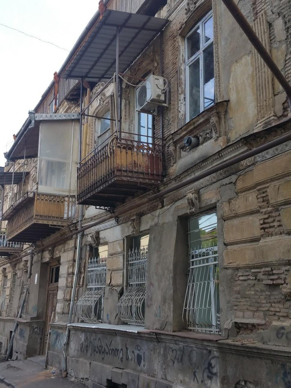 Domy vo vedľajšej ulici