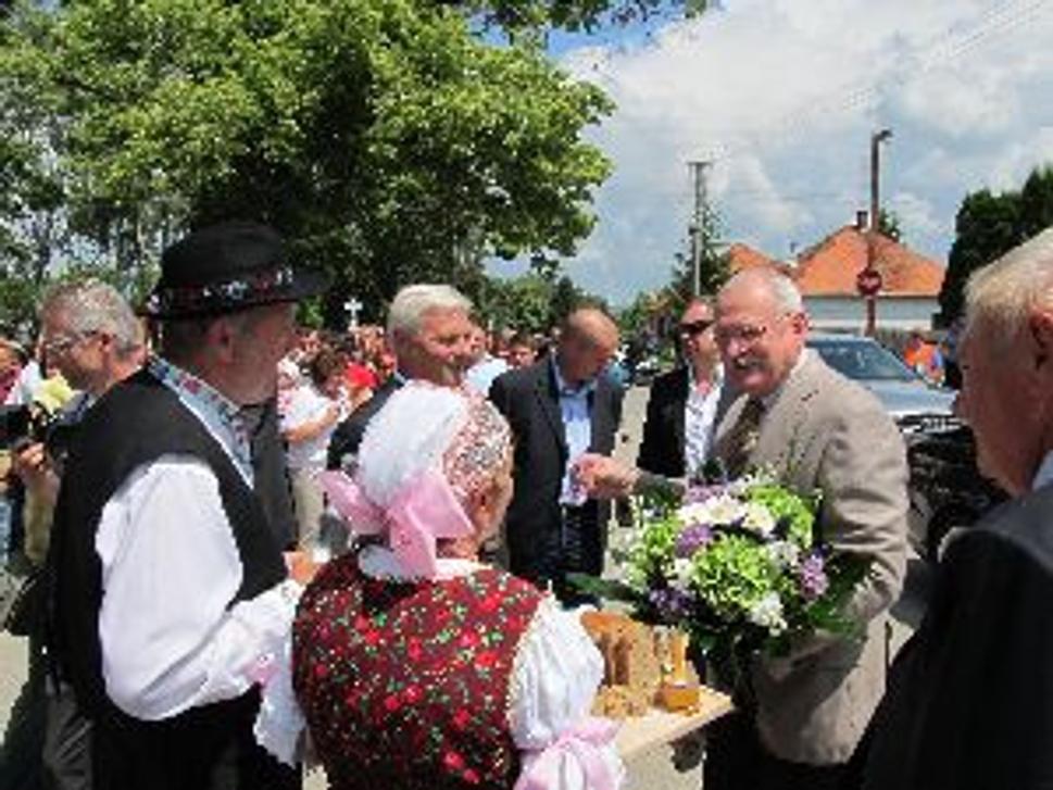 Ivan Gašparovič v Čiernych Kľačanoch. V prezidentskom úrade je druhé volebné obdobie, ďalší mandát mu ústava nepovoľuje.