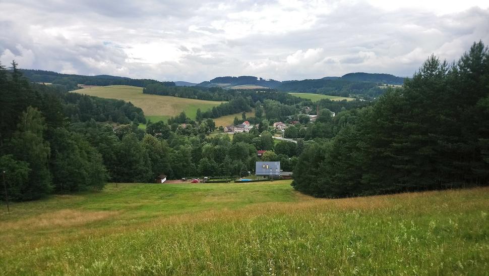 Po blúdení: Lyžiarsky svah nad železničnou stanicou Hronov
