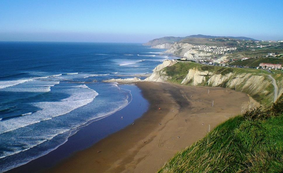 Playa Sopelana neďaleko mesta Bilbao