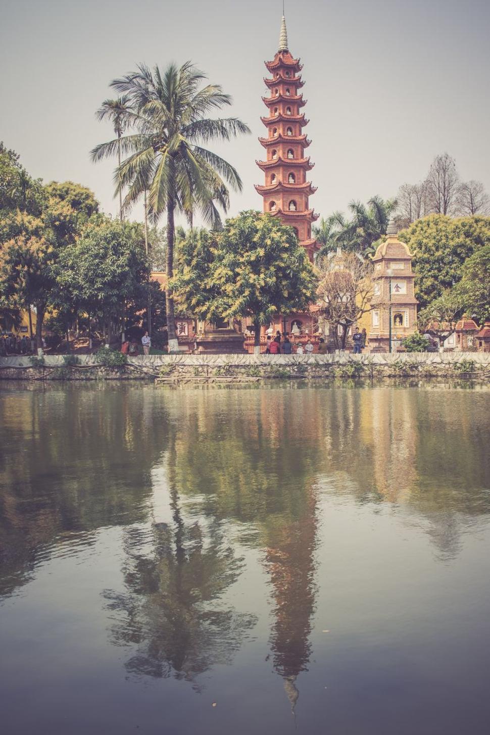 Tran Quoc Pagoda ako náhrada za divadelné predstavenie Water Puppet Theatre
