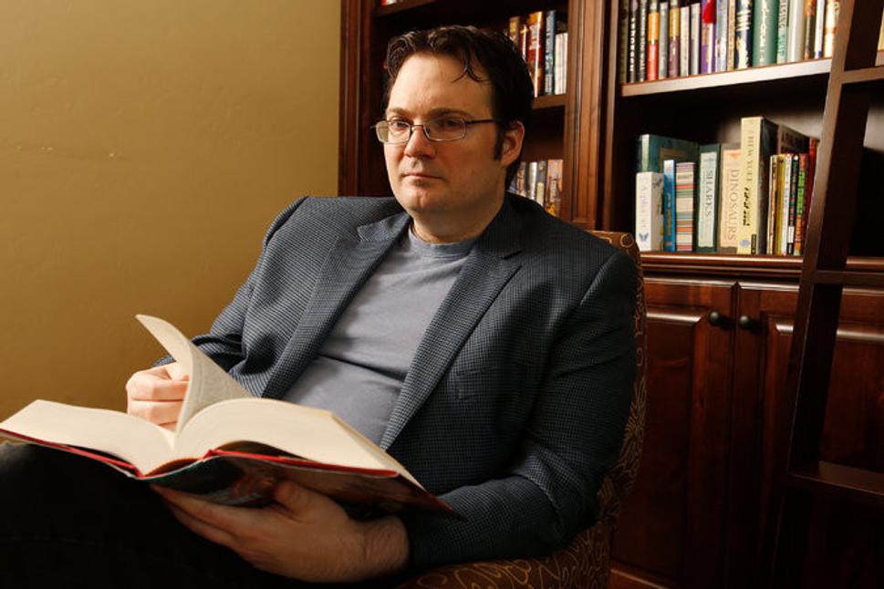 Autor série Mistborn Brandon Sanderson