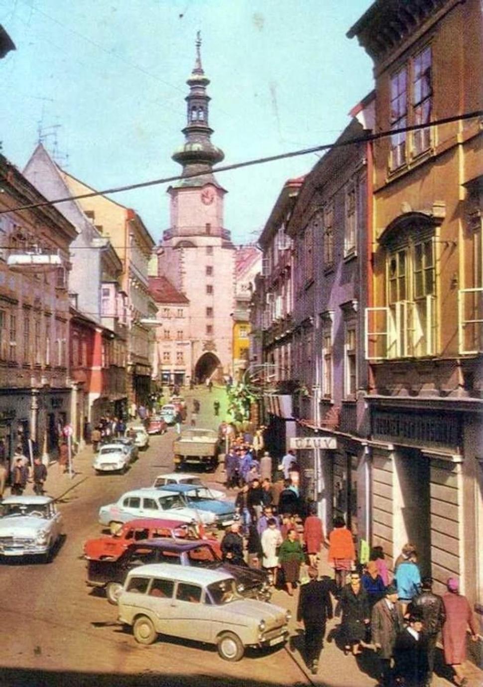 Šesťdesiate roky, to vám boli časy! Zdroj: sk.pinterest.com