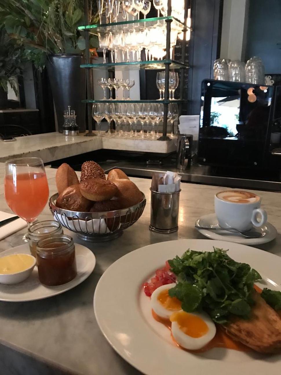 Typický izraelský brunch.