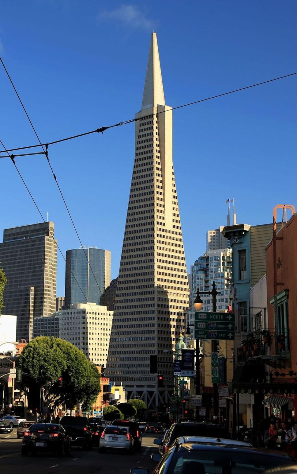Obr. č. 18 - Transamerica Pyramid - pohľad z Columus Ave