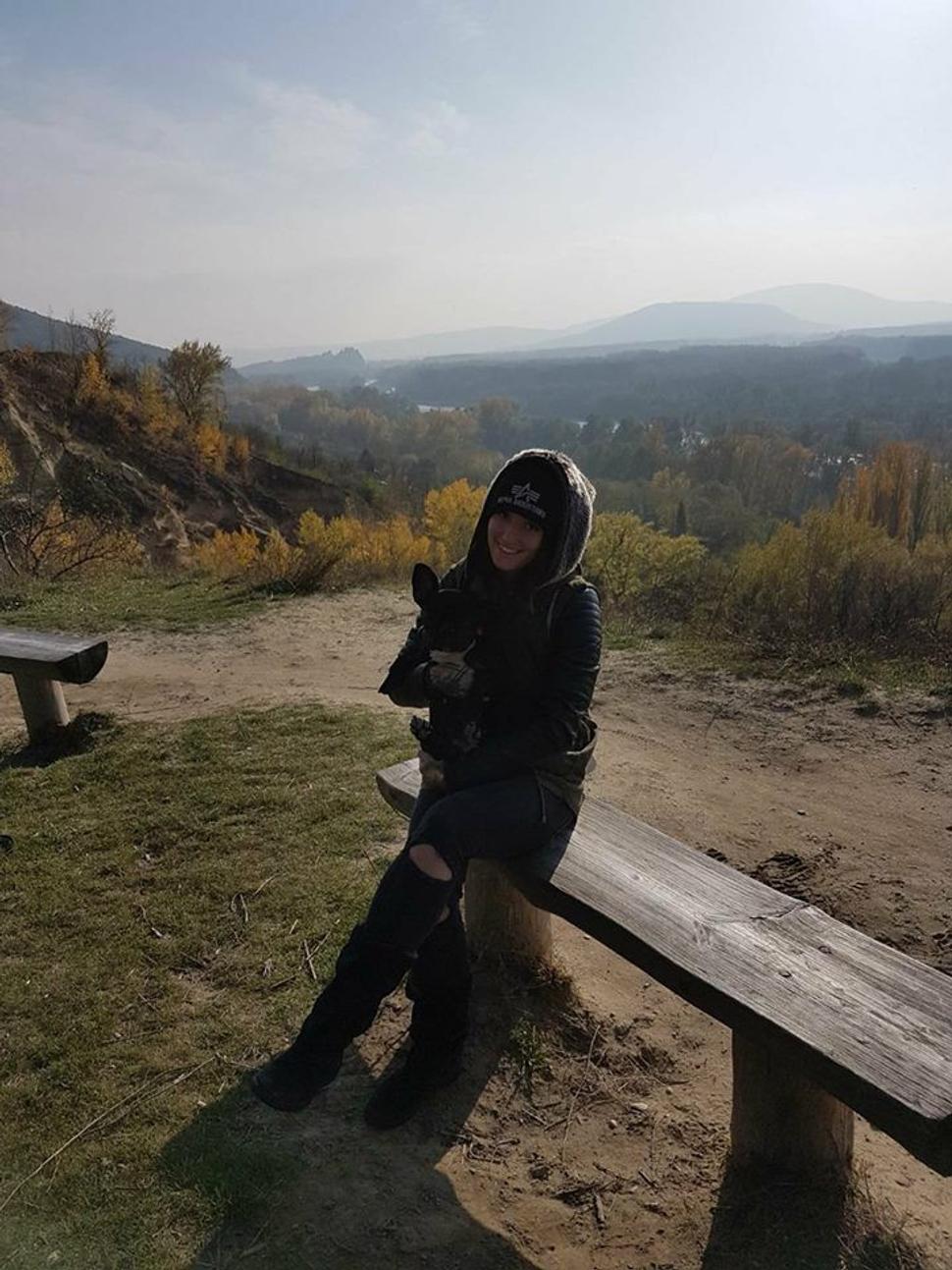 Devín v pozadí