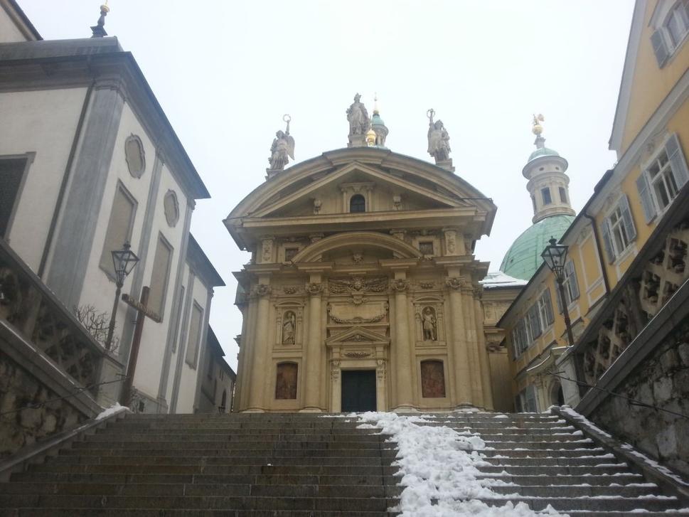 Mauzóleum Graz, vľavo je "Grazer Dom" zasvetený sv. Egídiovi.