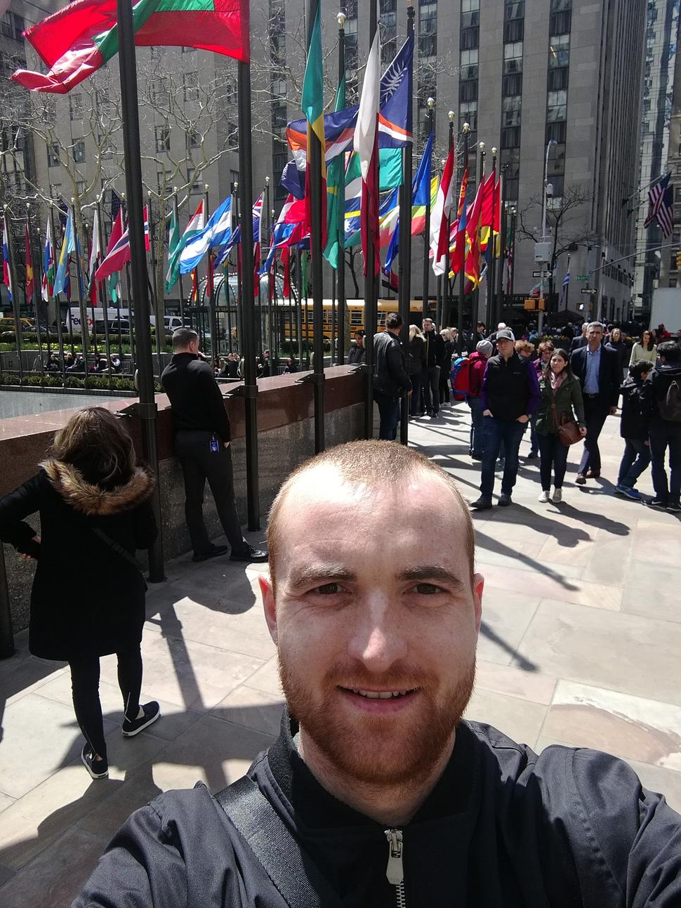 Pred Rockefeller Center.