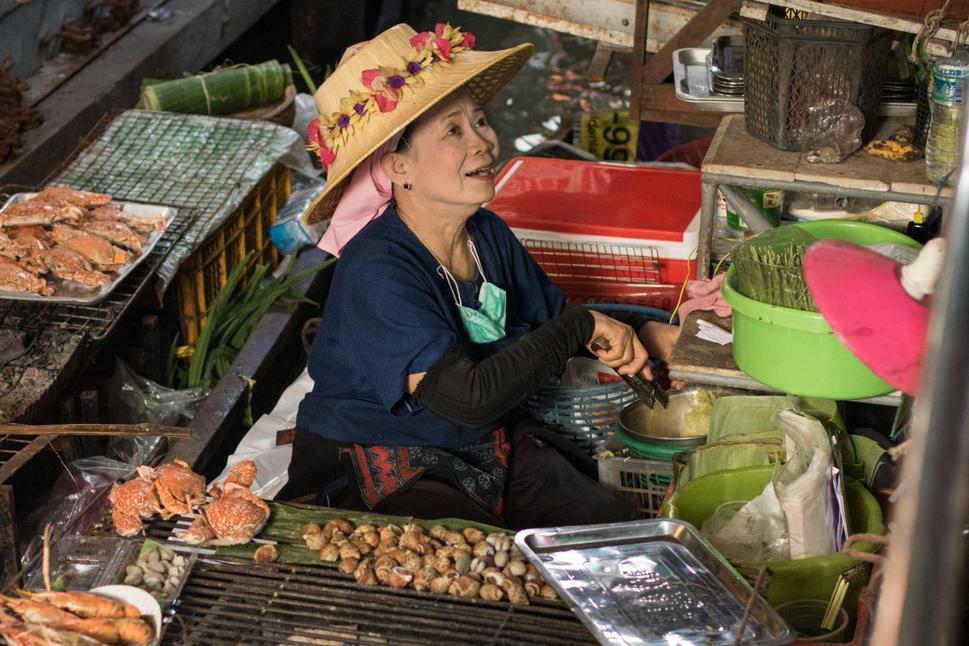 Taling Chan floating market