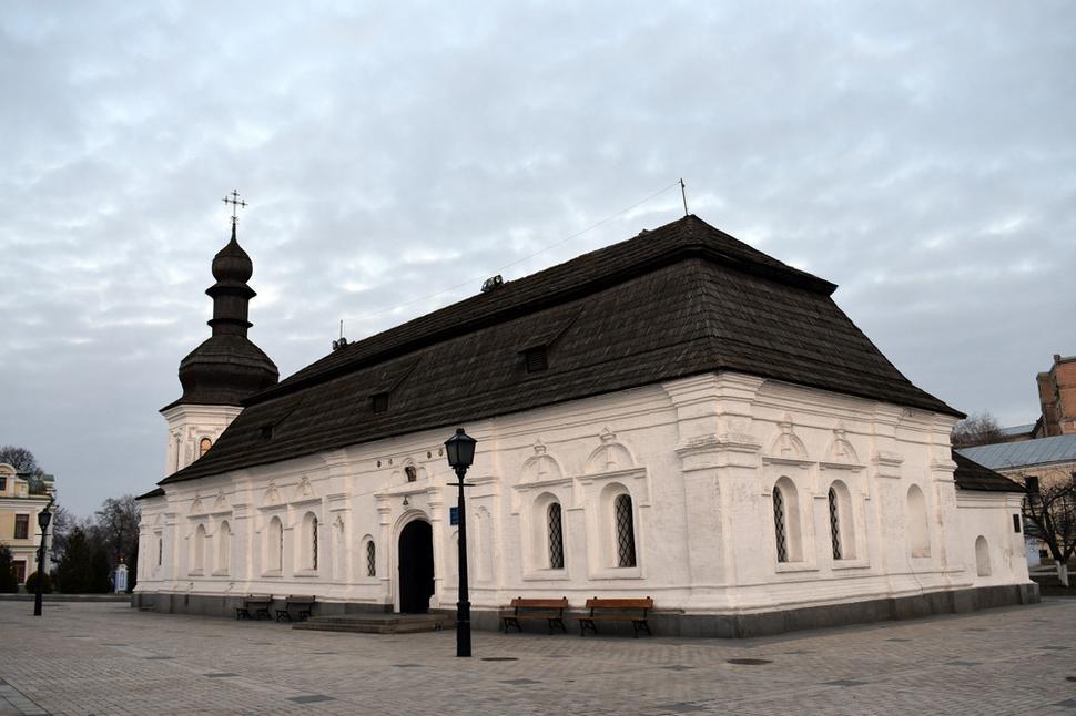voľne pohodený pekný kostolík