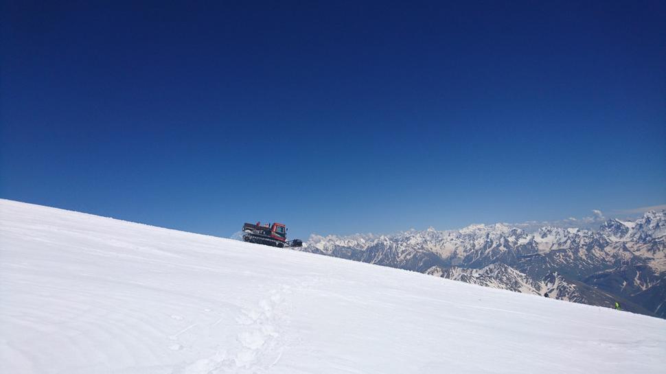 Ratrak ktorý sa premáva až do cca 5 000m