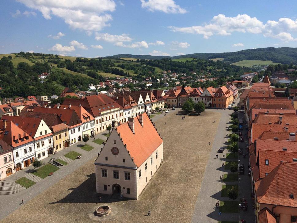 Výhľad z baziliky na námestie Bardejova