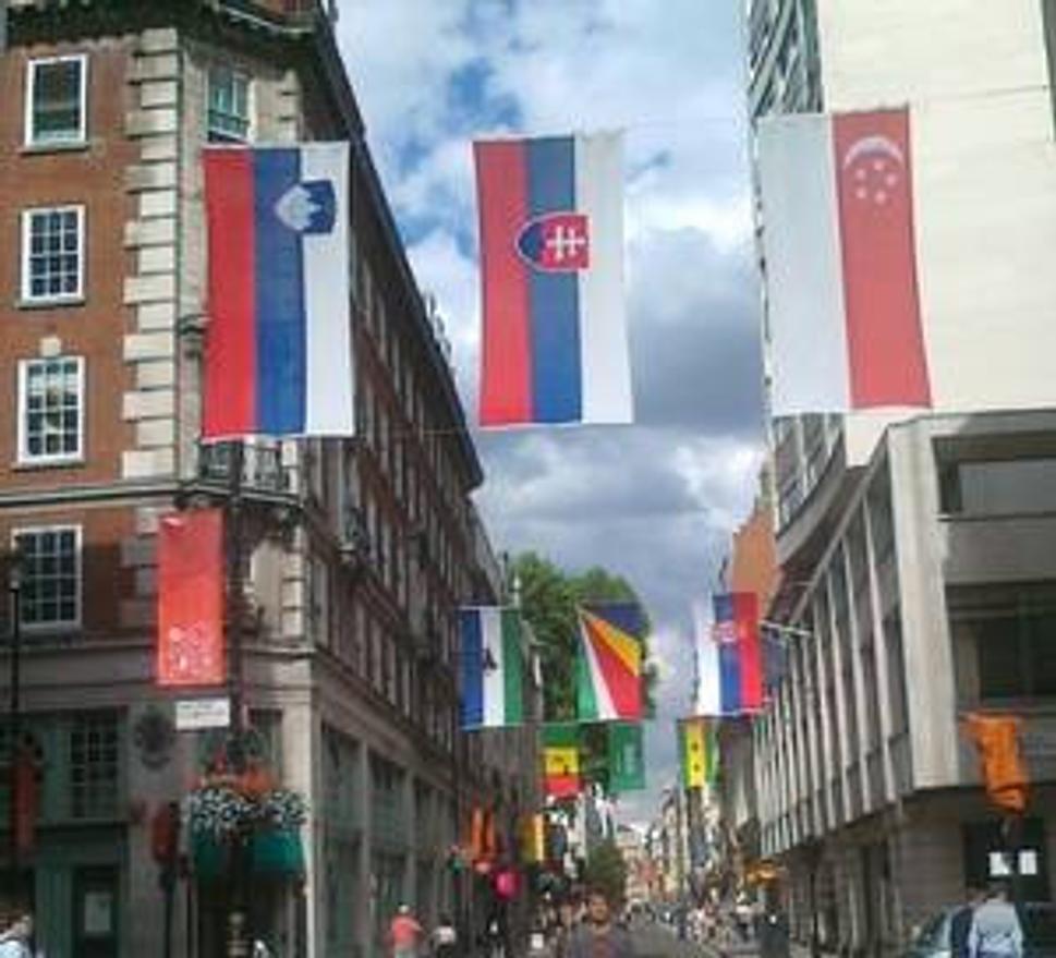 Slovenská vlajka v olympijskom Londýne 2012...