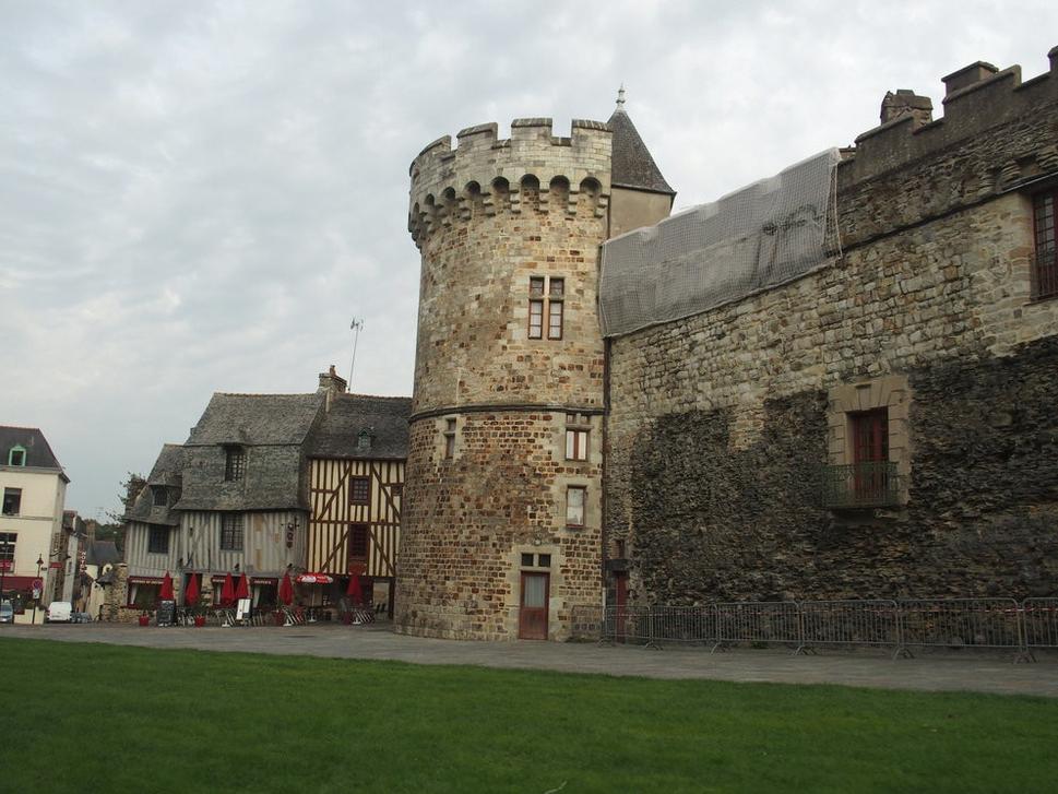 Kamenné mestečko na ceste k Mont Saint-Michel.