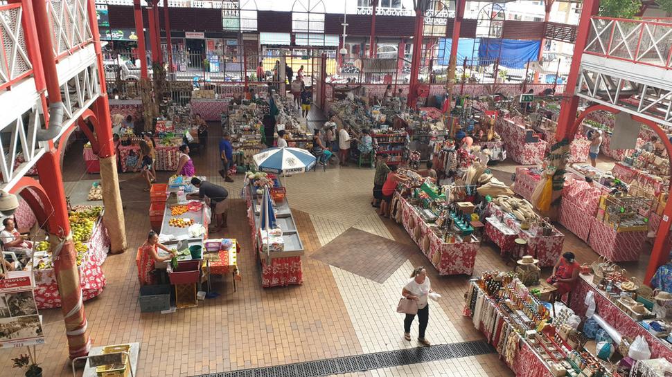 Tržnica v Pape’ete. Autor: Ľubor Šešera, licencia: CC BY-SA 4.0.
