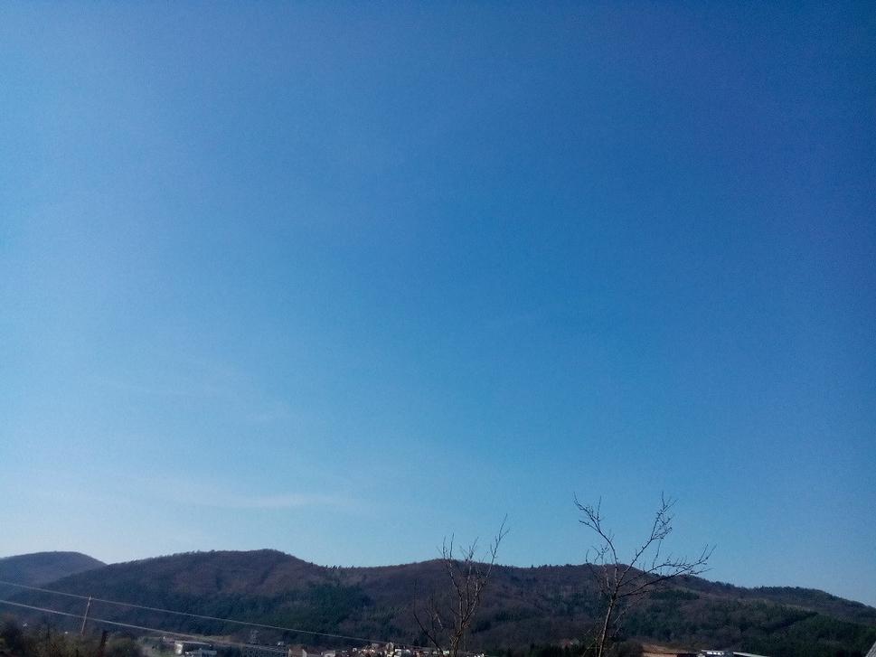 Slnečný deň v Detve 1.4.2017 pri teplote 19°C.