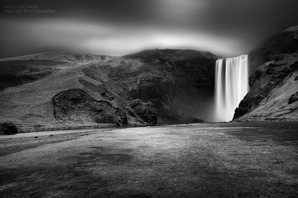 Skógafoss je jedným z najväčších vodopádov na Islande.