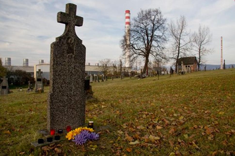 Cintorín s hlinikárňou