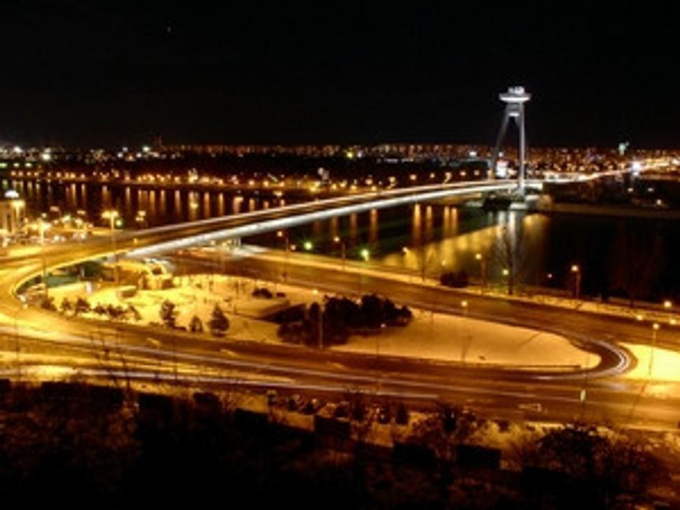 Nočná Bratislava