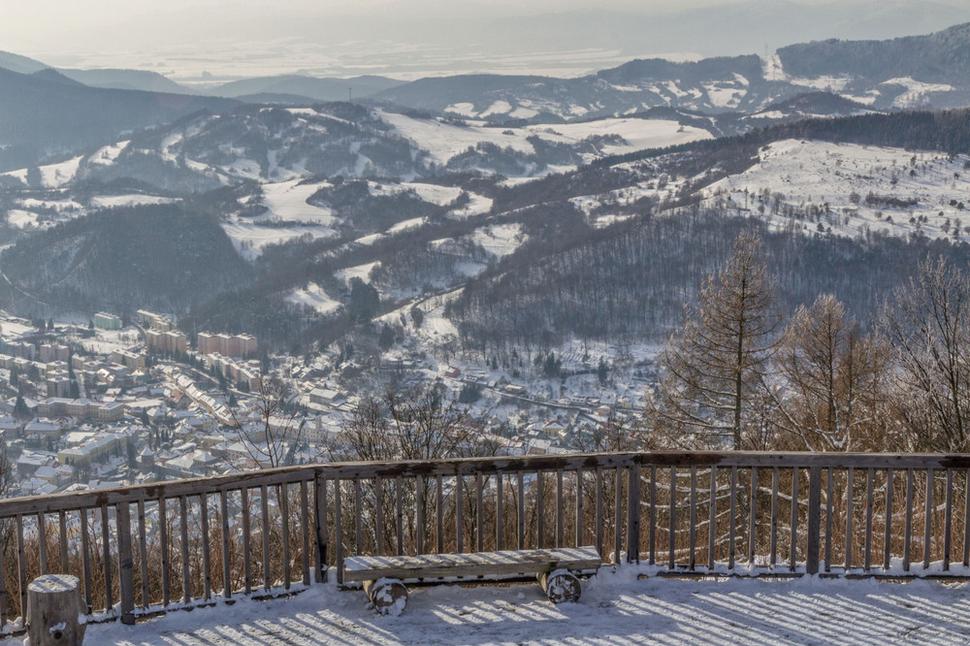 Pohľad na "terasu" z prvého poschodia rozhľadni na mesto Kremnica