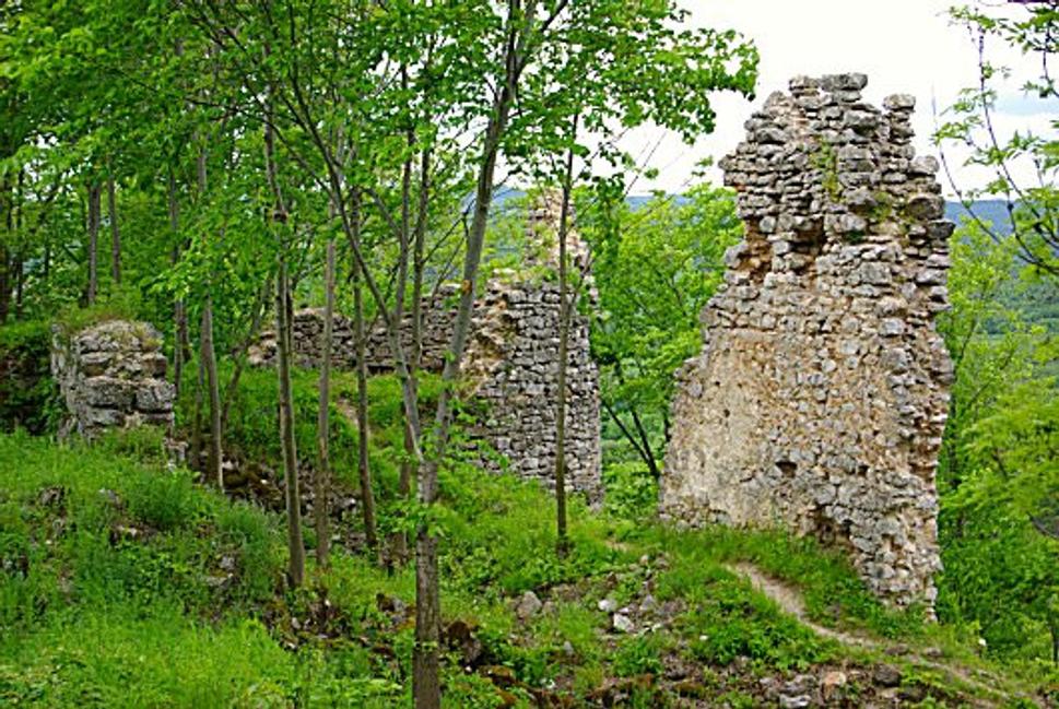Lakatos a Kerek bašta na severnom okraji hradu