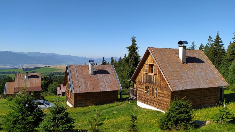 Zruby pod Chatou Baranec s výhľadom na Nízke Tatry.
