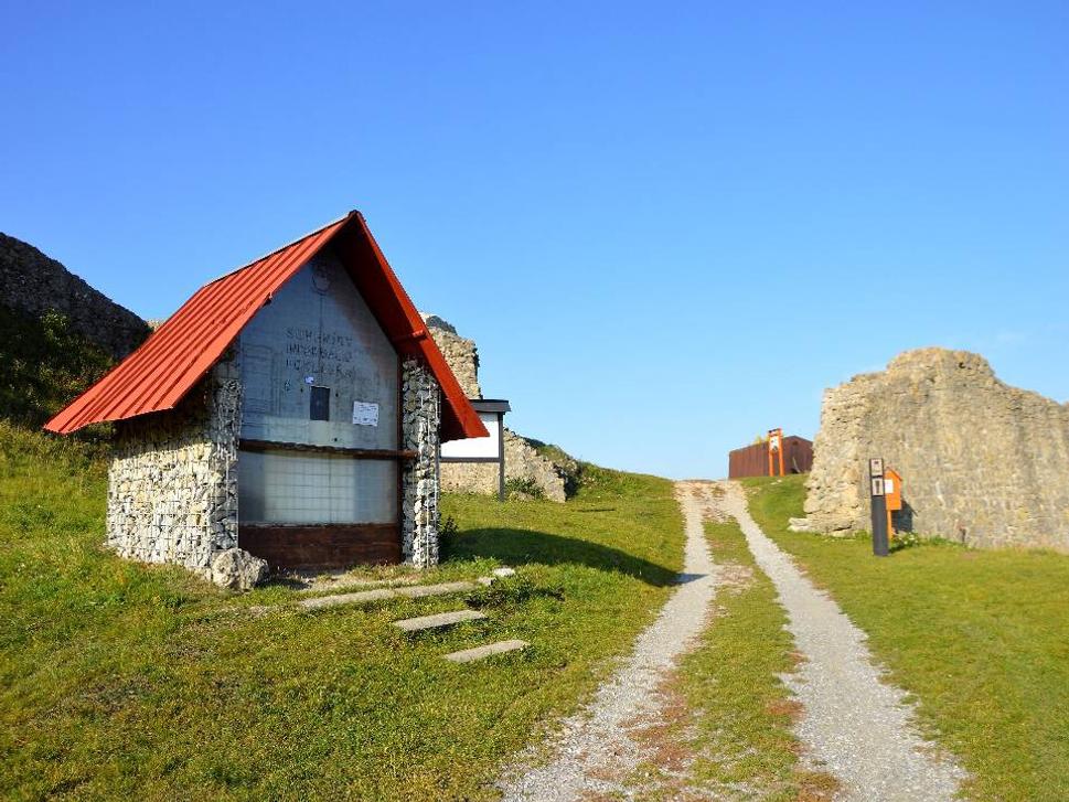 vstup do hradu Branč